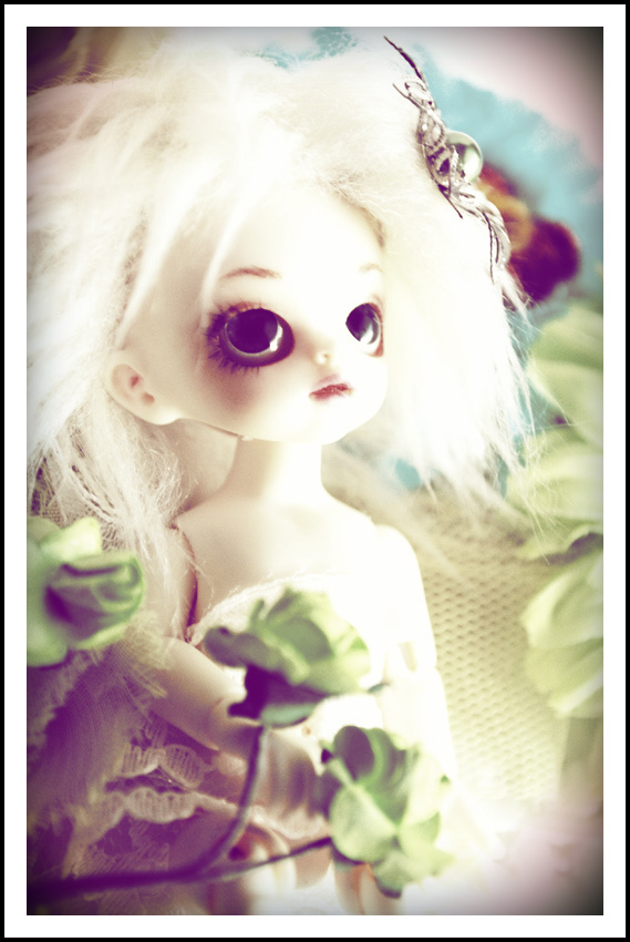 [Momo Dollzone] Lilirose dans les fleurs le 21/8 - Page 2 00610