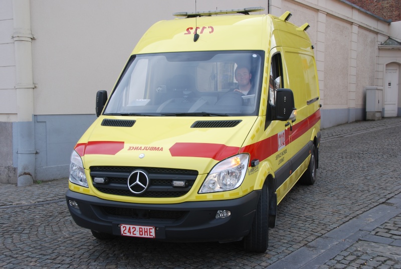 Nouvelle ambulance pour le service incendie de Lessines reçu ce lundi 22/03/10 Dsc_0211