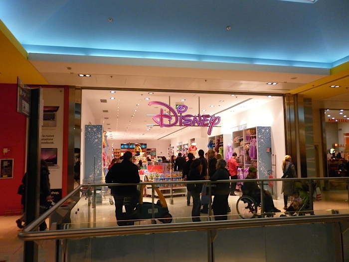 I Disney Store in Italia - Pagina 33 P1000210