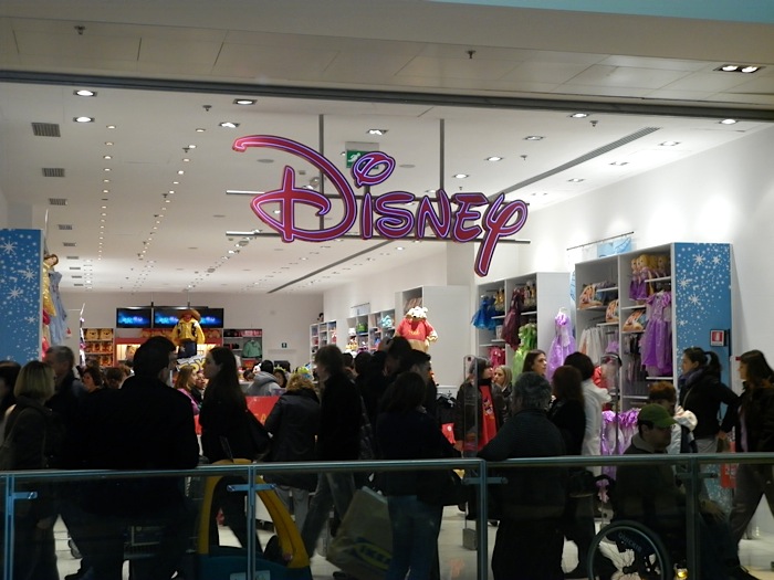 I Disney Store in Italia - Pagina 33 P1000213