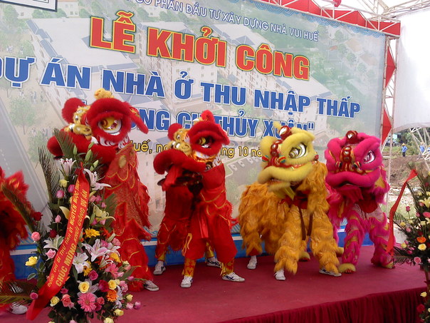 Khánh Thành khu chung cư Thủy Xuân ( đoàn lân sư rồng Bạch Ngọc Đường ) P0710117