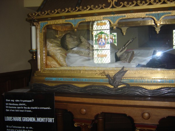 Los kuv coj nej mus xyuas tus Leej Ntshiab Saint Louis Grignion-Marie de Montfort Dsc07518
