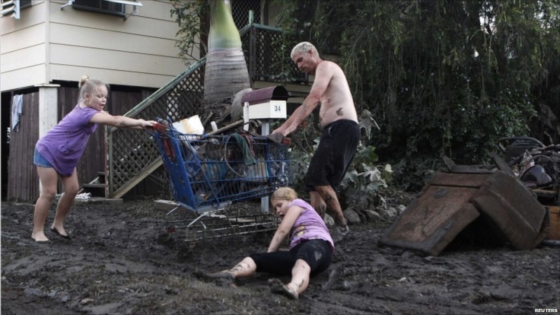 Disaster in Brisbane as water keeps coming several people are dead and dozens missing _5063210
