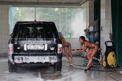 Bikini Car Wash 1122