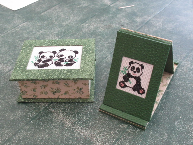 petites broderies :panda - cartonnage fait Img_4720