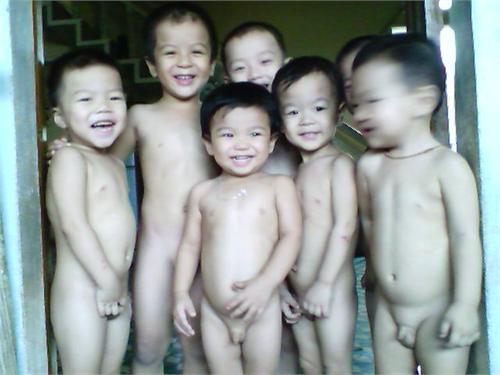 Shock!7 nam sinh cởi quần áo show hàng trong lớp học (có Ảnh) 4qoyqv10