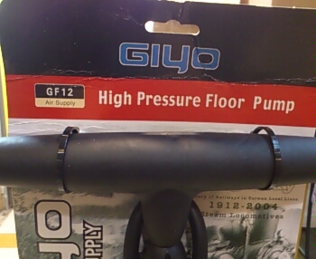 100%新，台灣精品 GIYO GF12 帶壓力表 帶泄氣閥 自行車打氣筒 260PSI  2012-124