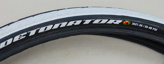 100%新，Maxxis Detonator 彩色輪胎 26 x 1.50  T2mwfh10