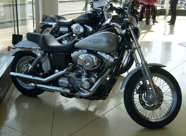 super glide custom - DYNA SUPER GLIDE CUSTOM combien sommes nous ?? - Page 16 S6300112