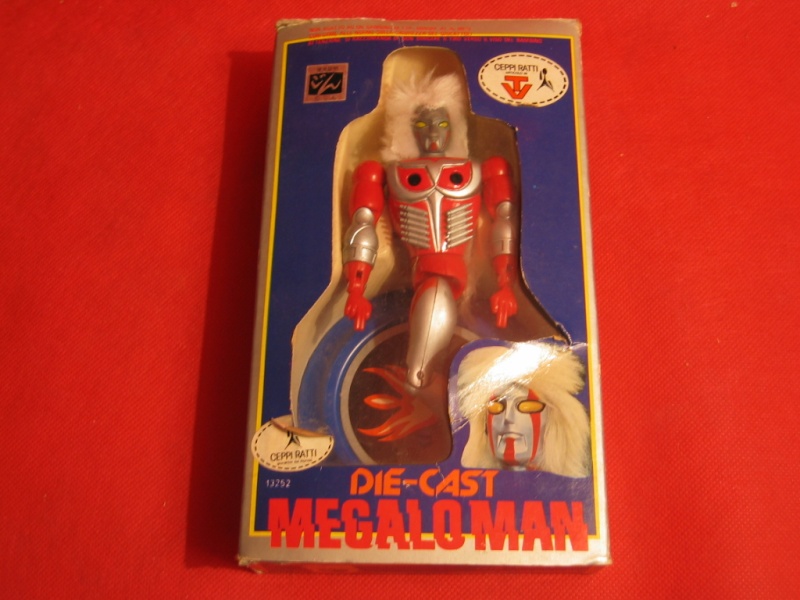 cerco megaloman die cast..... G1510
