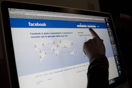 Il lato oscuro di Facebook: pianificano omicidio via chat 8cb16010