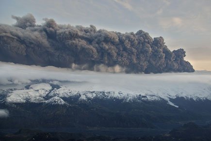 "...les volcans (...) vont entrer en éruption" = Éruption du volcan en Islande ! 16320110