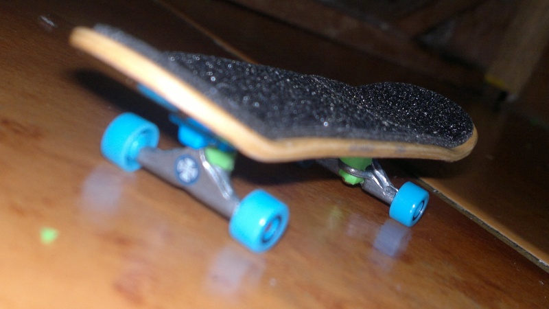 Techdeck Wood with Competition series trucks and ricta wheels Pictur24