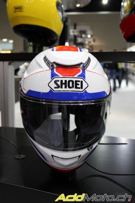 Nouveau SHOEI: routier, avec écran solaire intégré Shoeig12