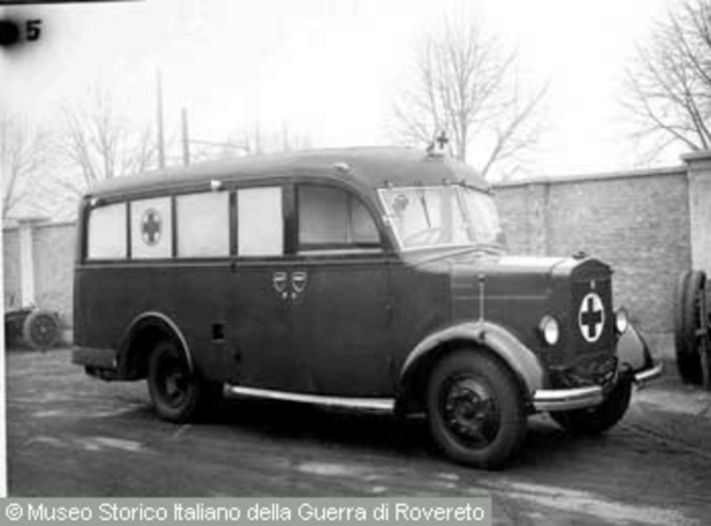 Ambulance Regia Marina (carosserie Esperia) 38-r_a10