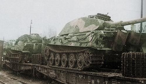      "Le survivant" - Tigre II tourelle Porsche, Hongrie 1944  Knigst10