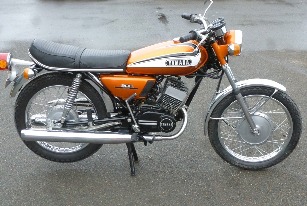 Yamaha Rd 200 1973 état exceptionnel Droite10