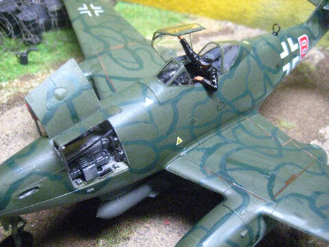 Maquettes Avion et véhicule : Messerschmitt Me262 A-2a et Kettenkraftrad - Maquettes  Tamiya - Rue des Maquettes