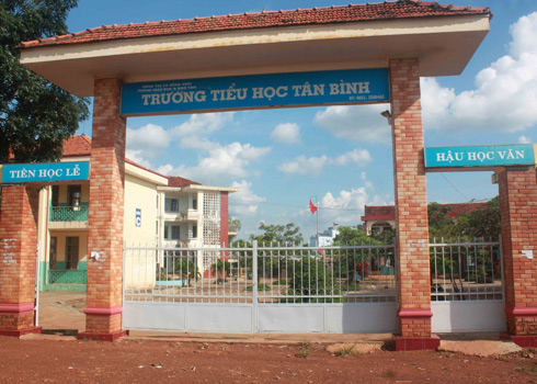 Giáo viên đi đám tang, hơn 900 học sinh phải nghỉ Truong10