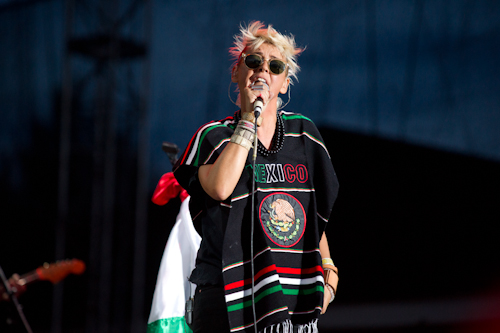 10/13/12 – Mexico City, Mexico, Autodromo Hermanos Rodriguez, "Corona Capital Music Festival" - Page 2 10-13-85
