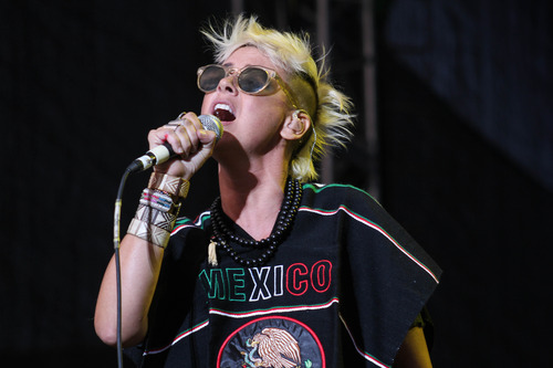 10/13/12 – Mexico City, Mexico, Autodromo Hermanos Rodriguez, "Corona Capital Music Festival" - Page 2 10-13-91