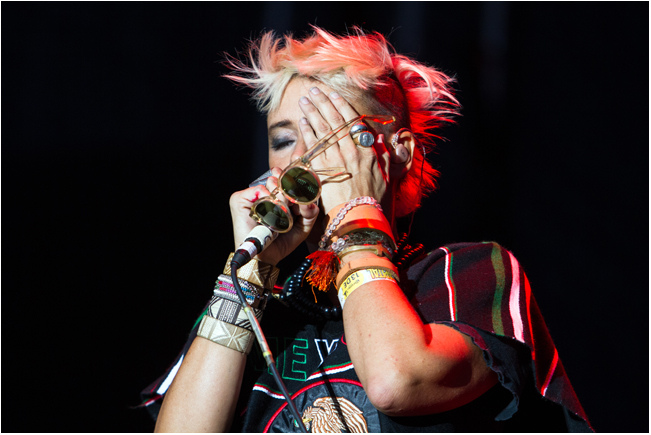 10/13/12 – Mexico City, Mexico, Autodromo Hermanos Rodriguez, "Corona Capital Music Festival" - Page 2 10-13124