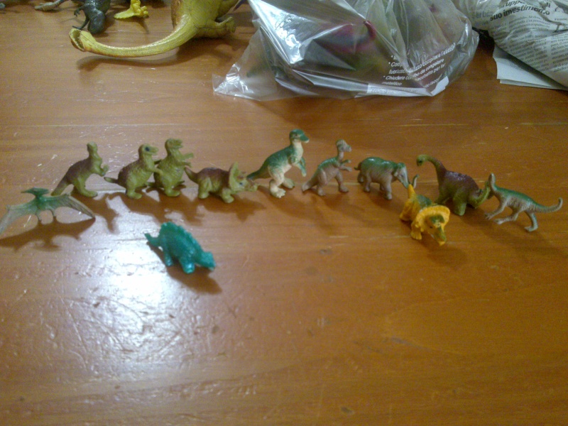 vendo/scambio lotto di dinosauri+figurine i classici disney+macchina radiocomandata. 30062011