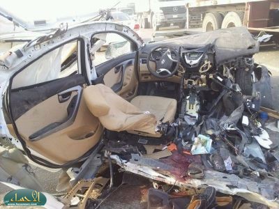 وفاة وإصابة أربعة أشخاص في حادث تصادم مروع بين سيارتين على طريق الأحساء - بقيق . 2620410