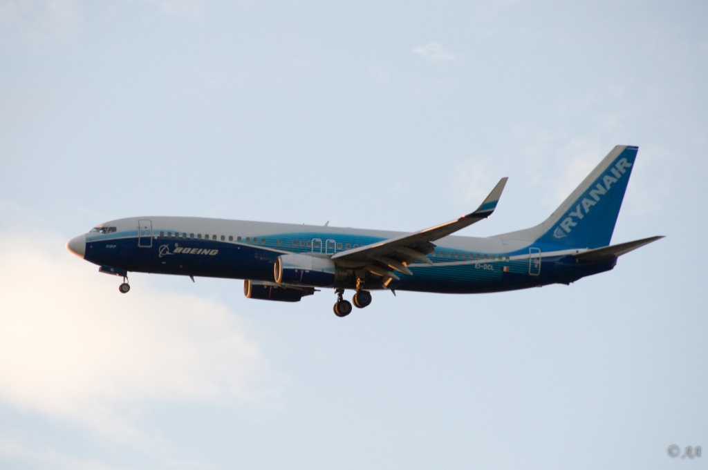 [15/10/2012] Boeing 737-8AS Ryanair (EI-DCL) Dreamliner livery _dsc1115