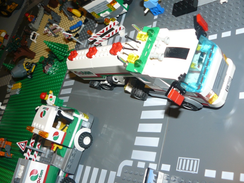 Notre monde LEGO - Lego City -  - Page 3 P1180118