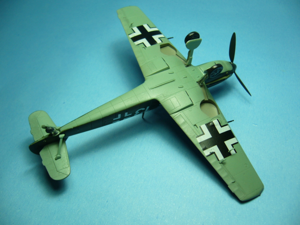 MT:  Bf 109 E-3 Heinz Bär Academy 1/72 P1060715