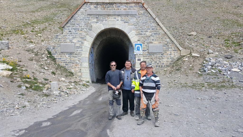 En haute montagne avec les p'tits gars du haut Dauphiné !! - Page 2 20180847