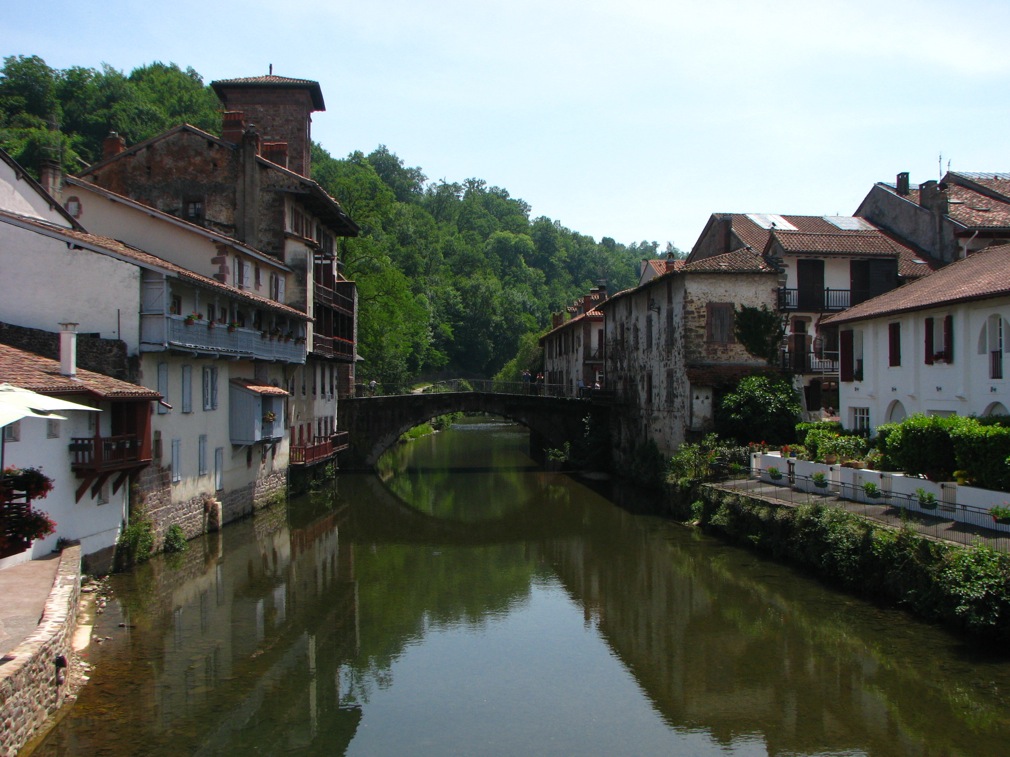 Un salut à tous du pays basque St_jea10