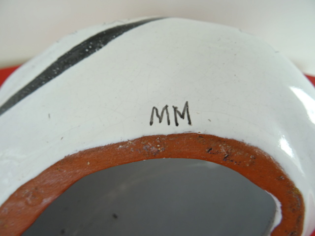 Paon Femelle en Céramique signé MM  à identifier Dsc00017