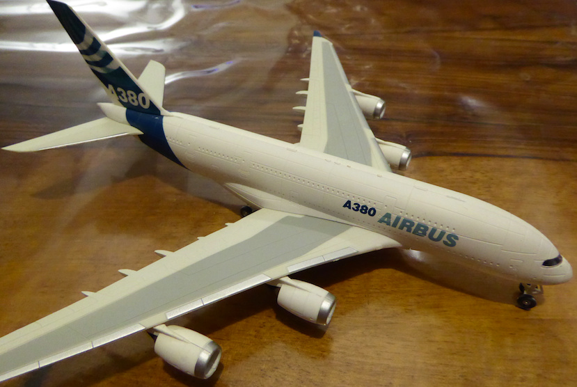 [Heller] - 1/125 - Airbus A380 Air France - Page 3 Photo018