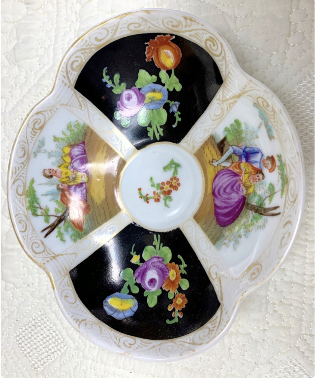 pot a Marmelade quadri-lobé  style Wateau  porcelaine Dresden 1880  Helena Wolfsohn signature RA Capt1541