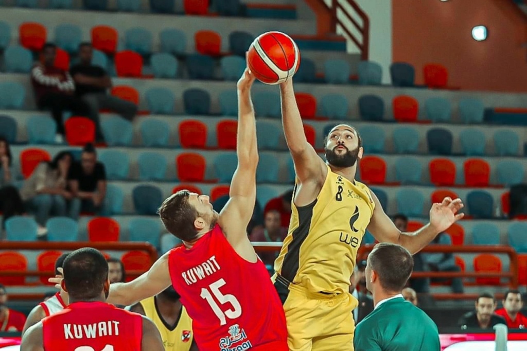 الأهلي يفوز على الكويت الكويتي ويتوج للمرة الأولى في تاريخه بطلاً للبطولة العربية لكرة السلة 2021-611