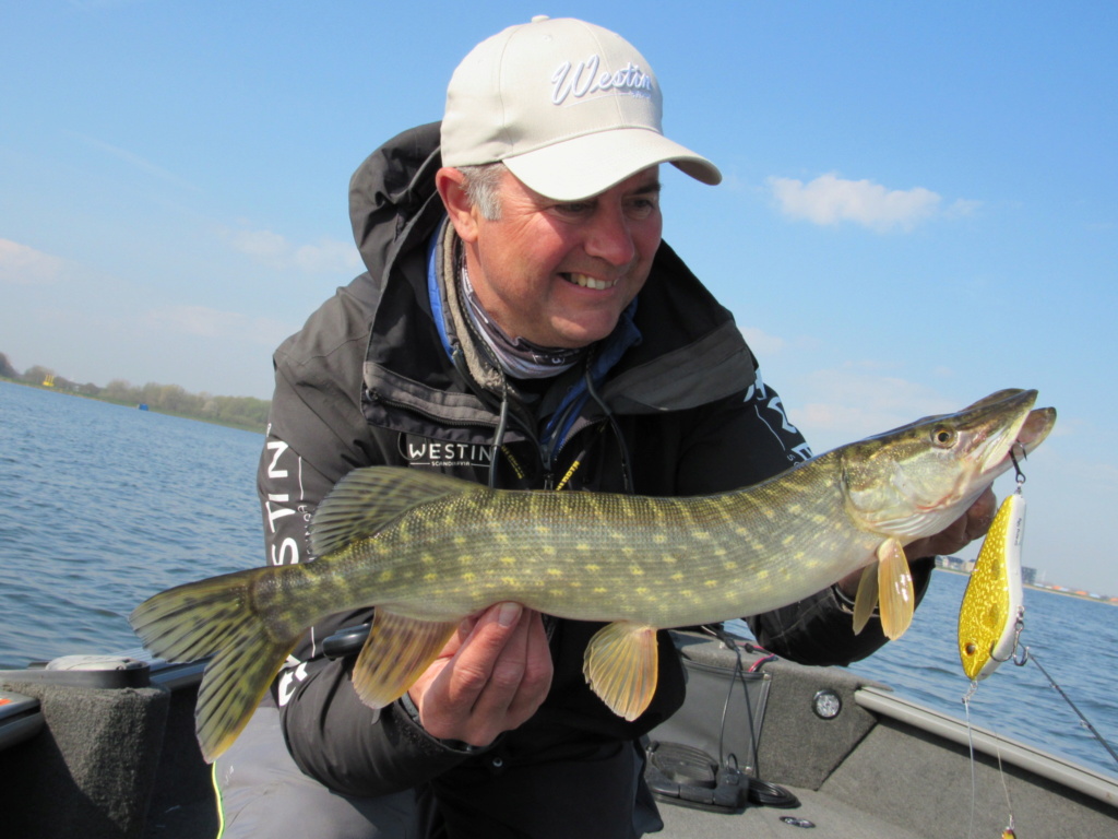 Pikefishing with Luc Coppens on big, weedy water Ppbw9510