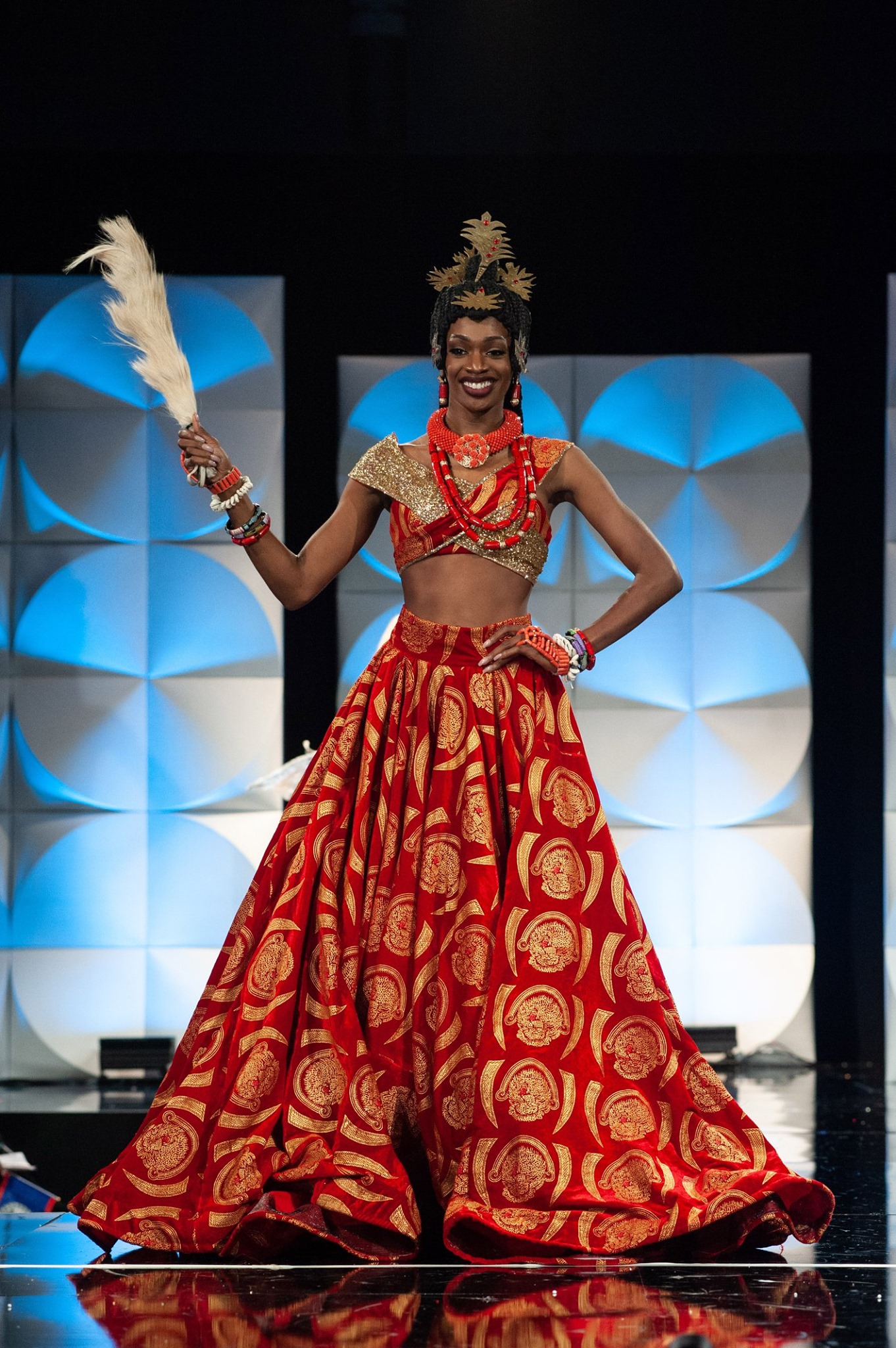 MISS UNIVERSE 2019 - NATIONAL COSTUMES - Page 4 1320