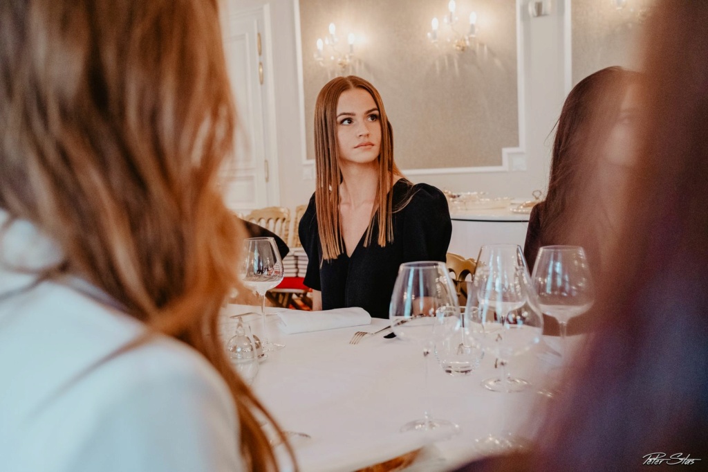 Miss Slovensko 2021 is Sophia Hrivňáková 19788010