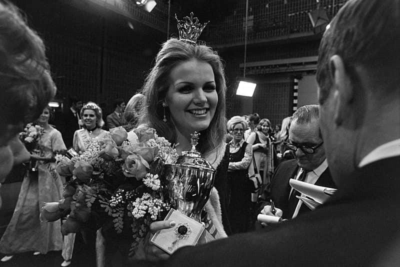 Pirjo Laitila -  2nd runner-up​ Miss​ Universe​ 1971 from Finland 19885112