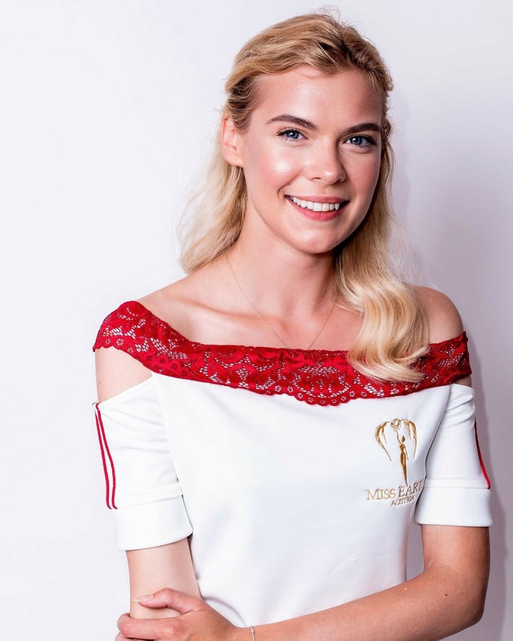 Miss Earth Austria 2021 is Klaudia Bleimer 21875511