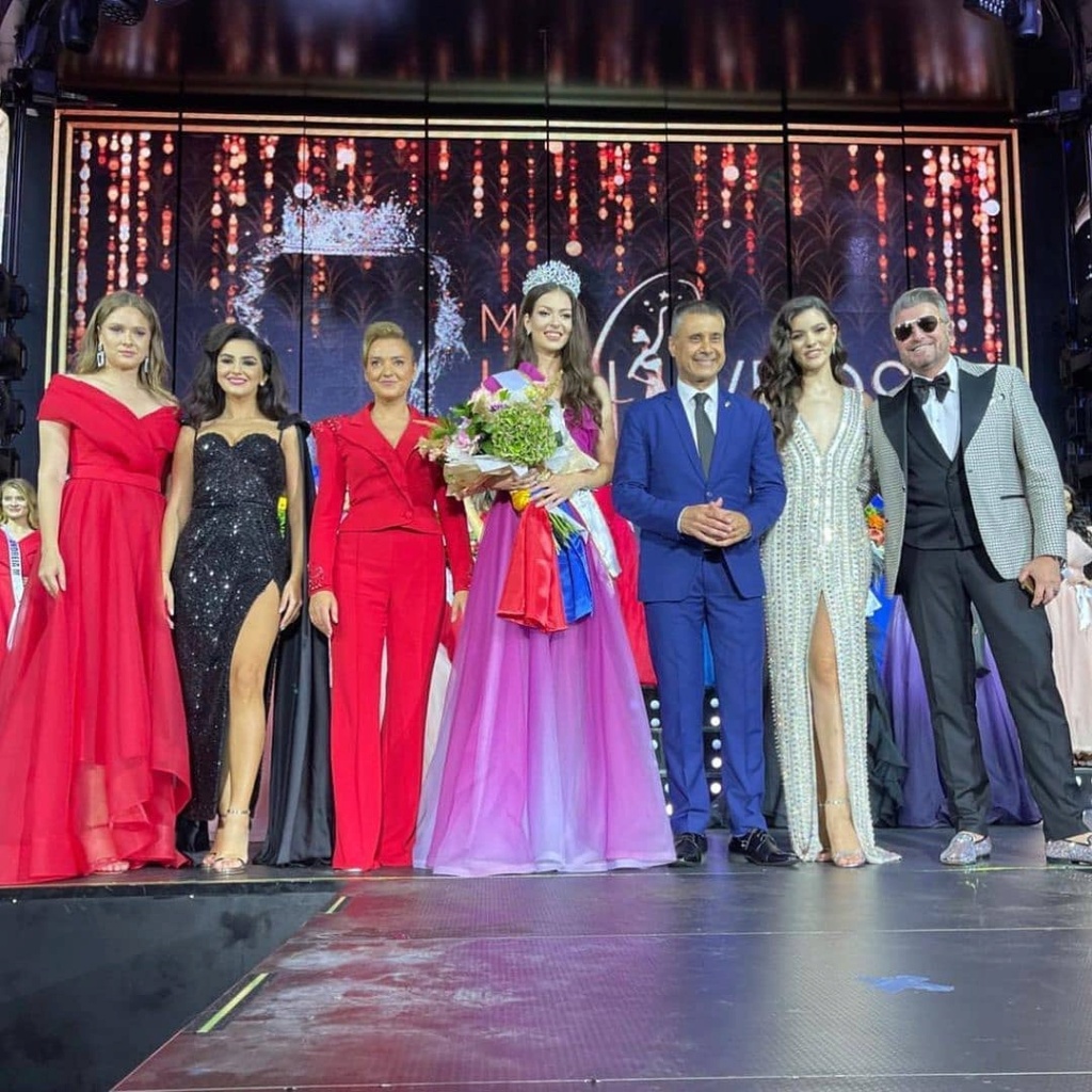 Miss Universe Romania 2021 is Carmina Olimpia Coftas - Page 2 24094810