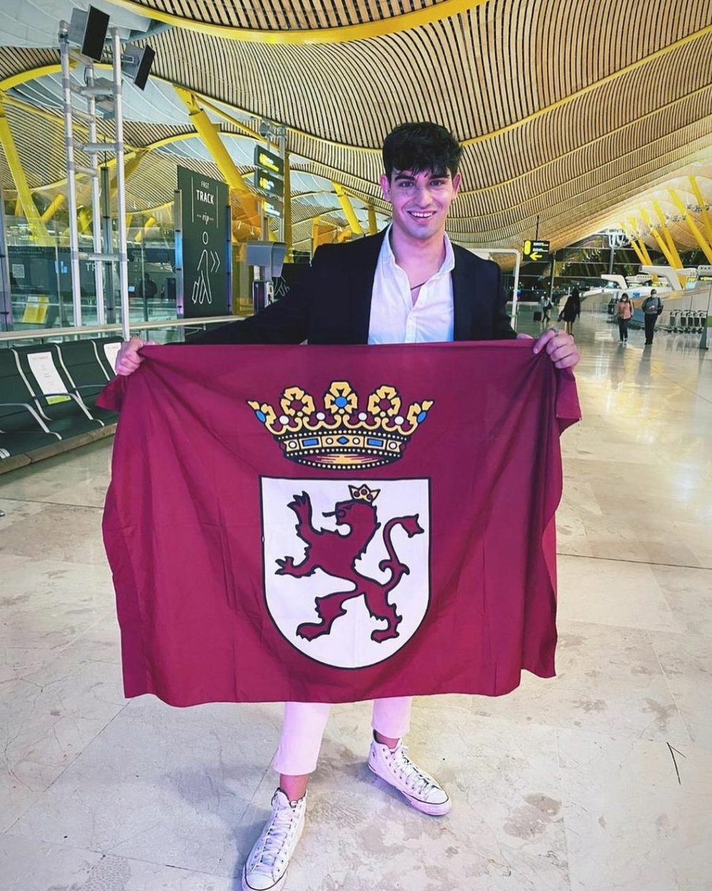 Mister Internacional España 2021 is MALAGA Alexander Calvo - Page 3 24212312