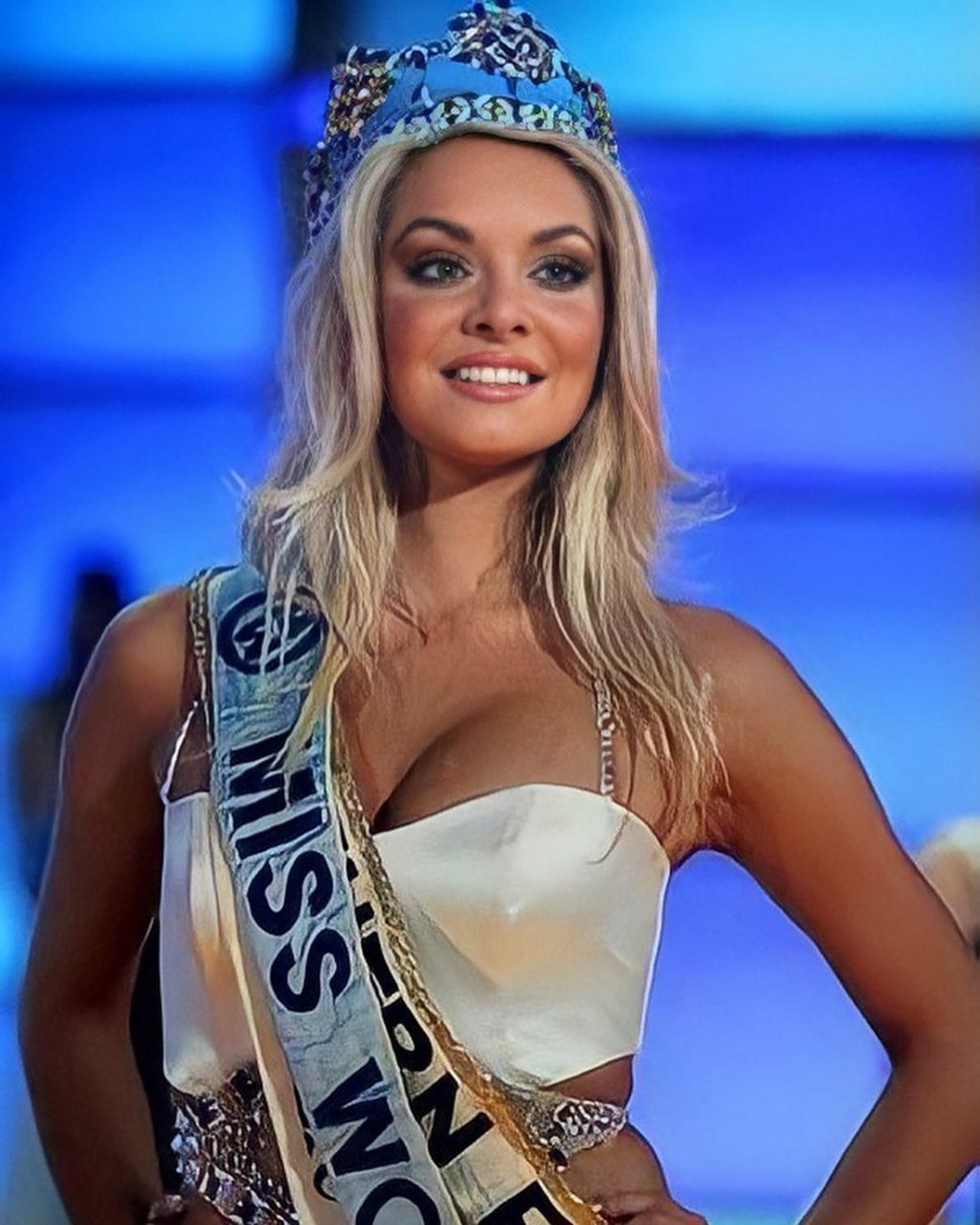 Kucharova - Official Thread of Miss World 2006 - Tatana Kucharova (Czech Republic) - Page 4 24407211