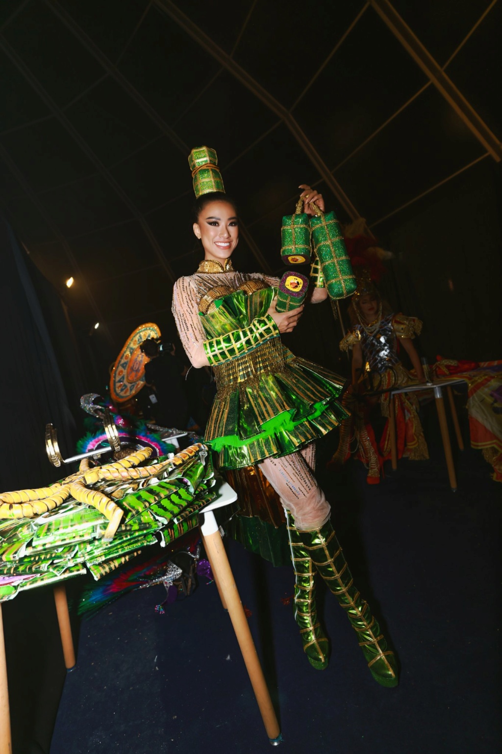 Miss Universe 2021 - NATIONAL COSTUMES - Page 2 26619410