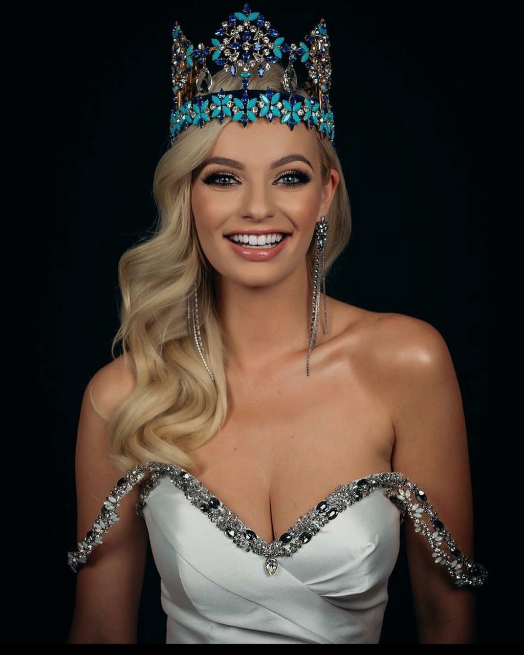 ♔ The Official Thread Of Miss World 2021 ® Karolina Bielawska of Poland ♔ - Page 6 28470911