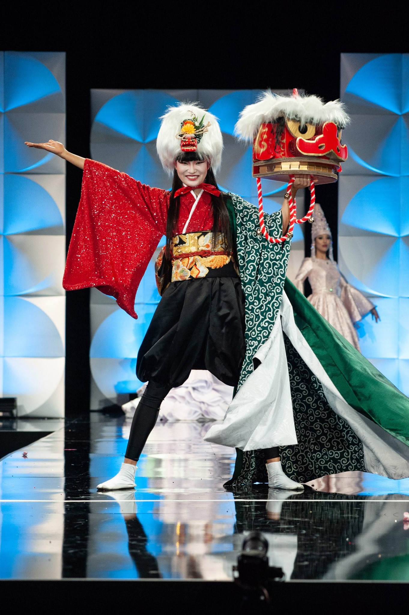 MISS UNIVERSE 2019 - NATIONAL COSTUMES - Page 3 550