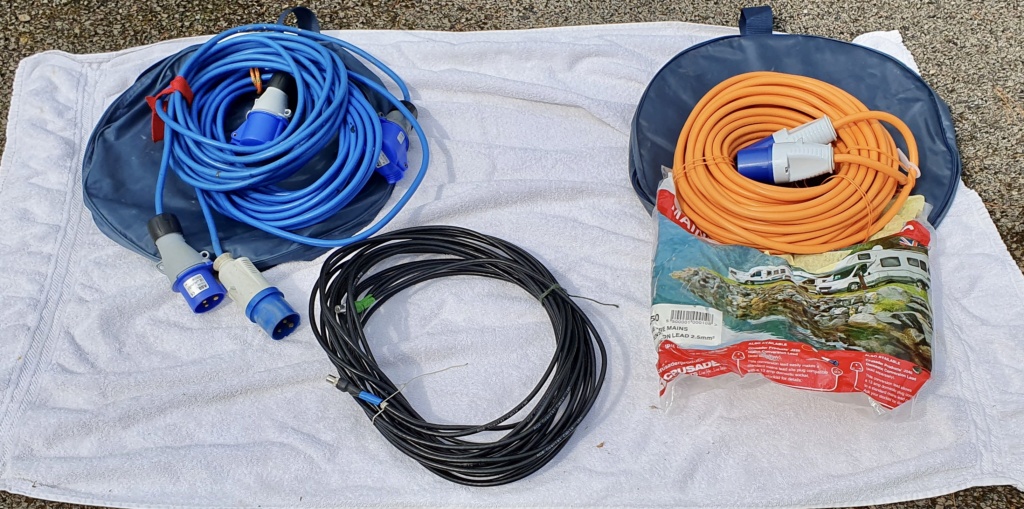 Cables and hose for sale Caede810