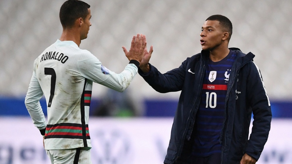 ¿Cuánto mide Kylian Mbappé? - Altura - Real height - Página 3 Cristi11